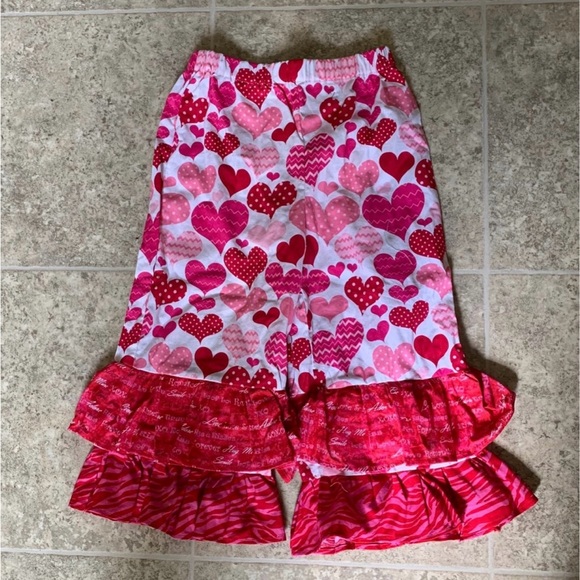 NWOT size 4 Custom sewn  red/white/pink Valentine Ruffled Capri Pants. - Picture 1 of 2